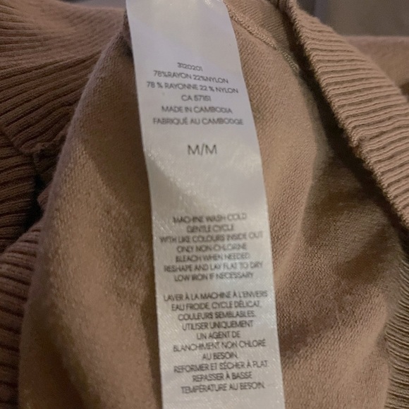 Andrew Marc wool blend turtleneck size medium relax fit - Picture 7 of 7